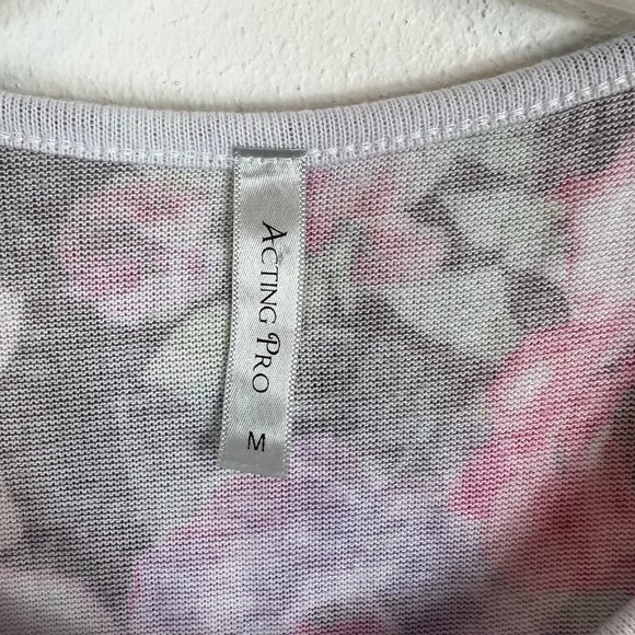 ACTING PRO TANK TOP SIZE MEDIUM WHITE AND BLACK WITH FLORAL AND FEATHER DESIGN - Picture 3 of 5